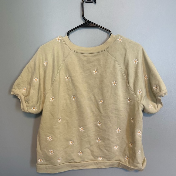 Light Green Cropped Shirt with Embroidered Flowers - Picture 2 of 3